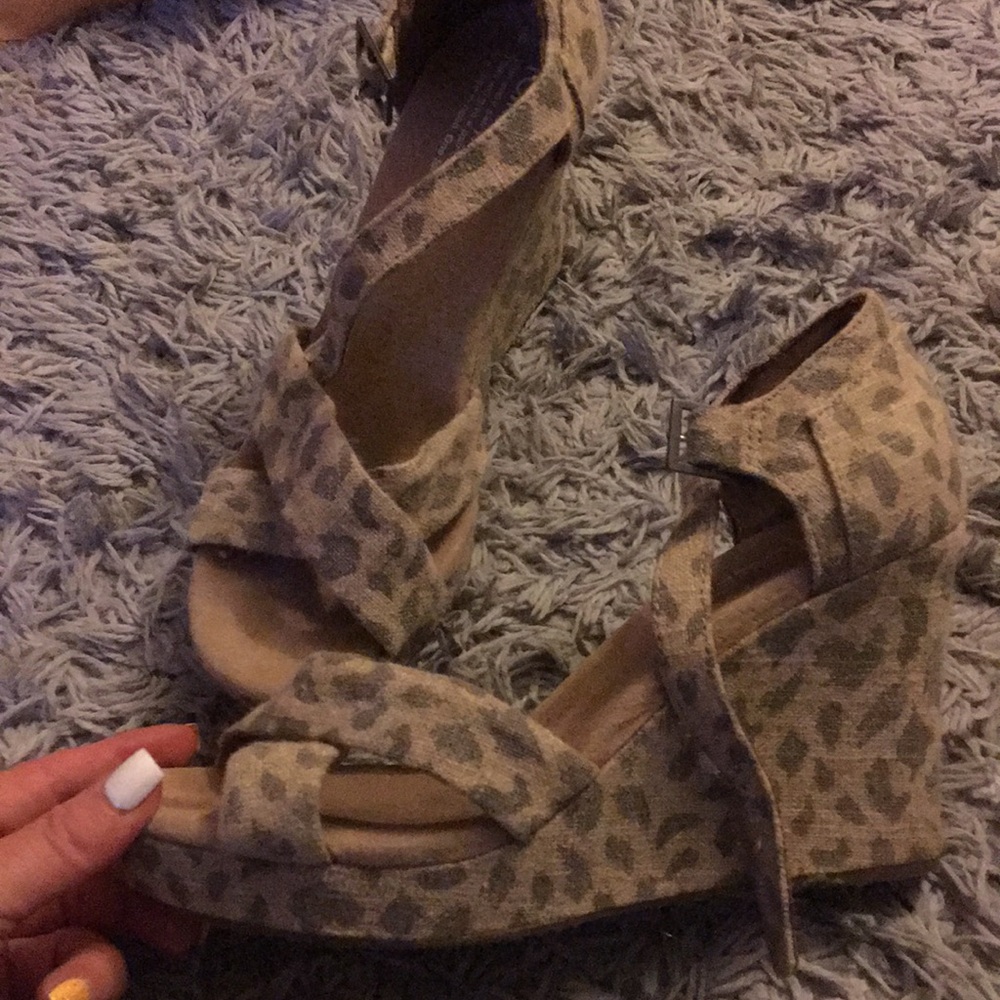 Toms wedges